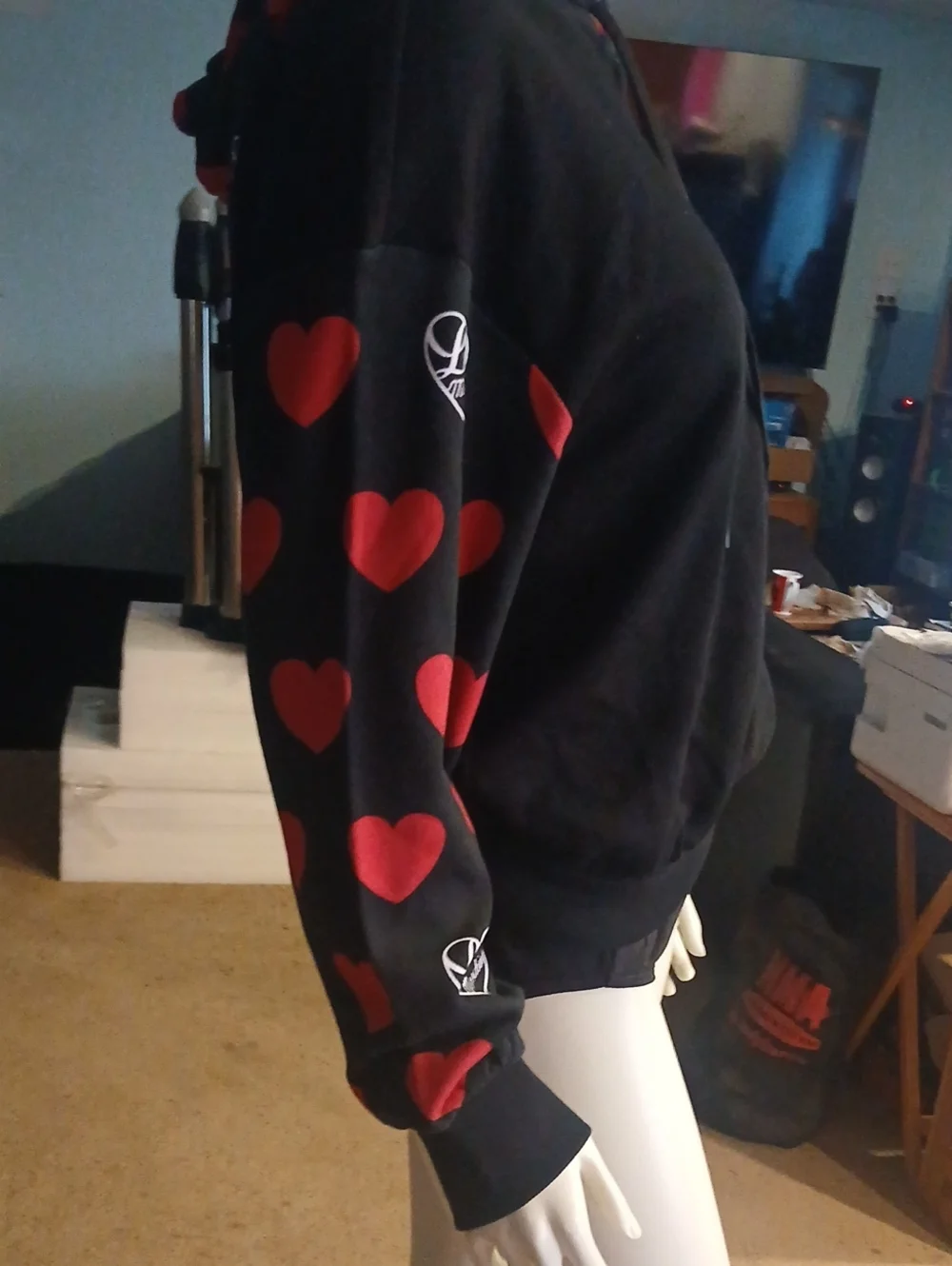 Nwot Love Moshino Black Hoodie with Red Heart Print On Sleeves And Hood - Picture 5 of 9